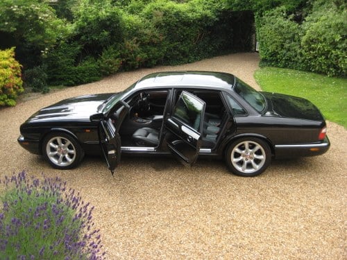 2000 Jaguar XJR
