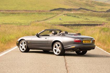 Picture of 02/52 Jaguar XK8 Convertible - Rust free, immaculate