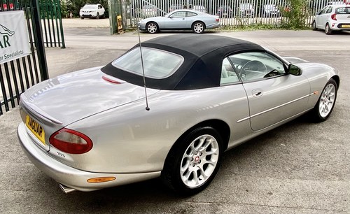 1999 Jaguar XKR - 8