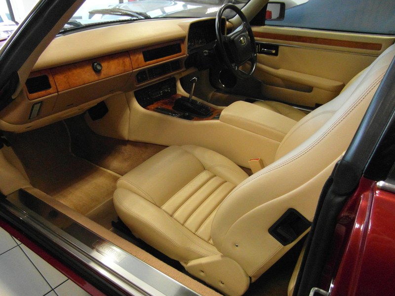1992 Jaguar XJS - 7