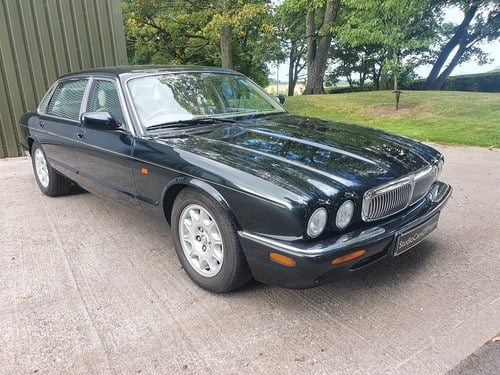 1998 Jaguar XJ8 4.0 Sovereign in superb condition. Lovely! SOLD