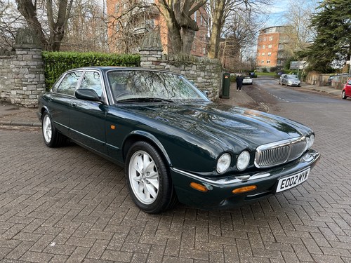 2002 Jaguar XJ8 4.0 SE Jaguar Plus One Owner (19 Years 5 Months) VERKAUFT