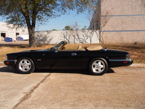 1995 Low mile Convertible Jaguar in Outstanding Condition For Sale