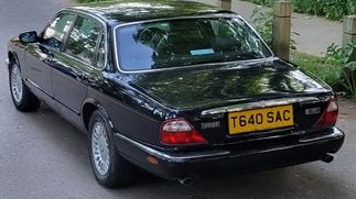 Picture of 1999 Jaguar XJ8 Auto