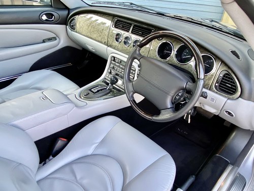 2004 Jaguar XK8 4.2 Coupe - 9