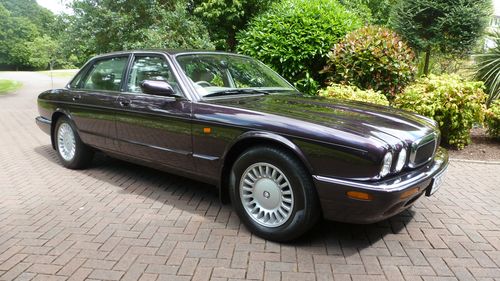 Picture of 1998 Exceptional low mileage XJ8 - For Sale