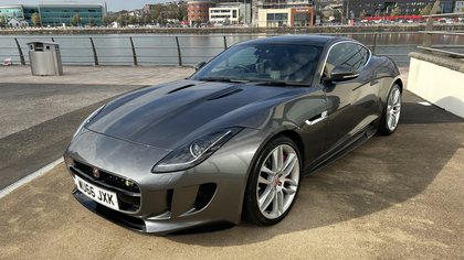 GENUINE F TYPE R WITH FDSH 25000 MILES ALL OPTIONS PAN ROOF