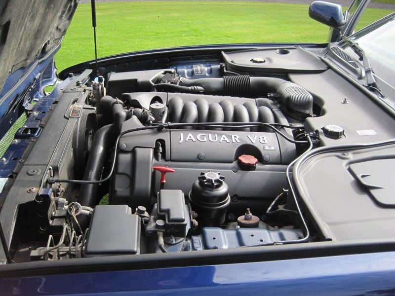 2000 Jaguar XJ - 7