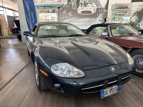 2000 Jaguar XK8
