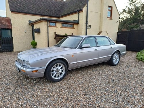 2001 Jaguar XJ 3.2 Executive automatic.