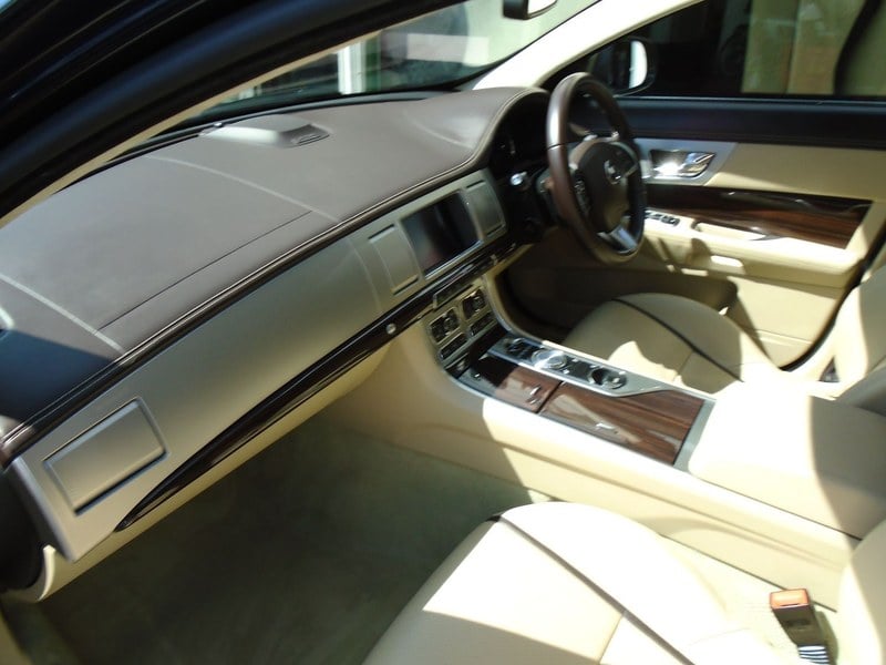 2014 Jaguar XF Sportbrake - 7