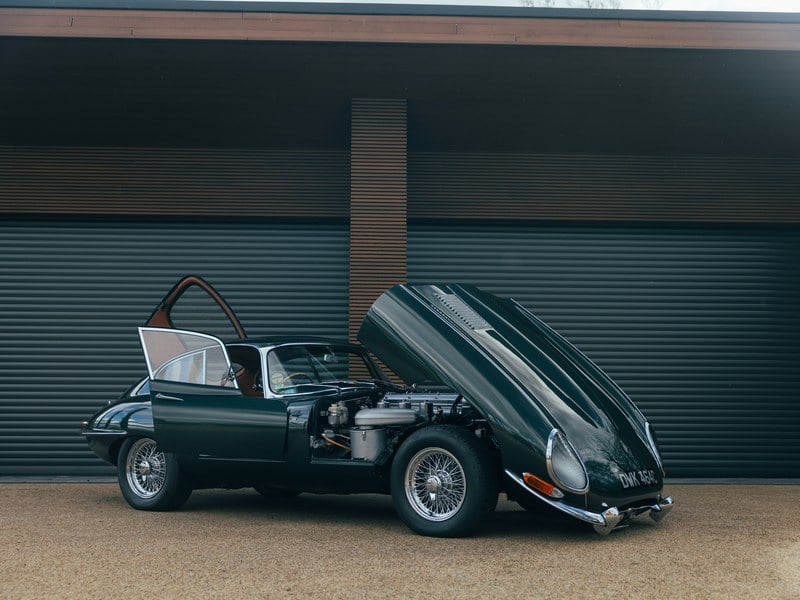 Rapid Classics: Eine Suche. Alle Oldtimer. 8 » Rapid Classics: Eine Suche. Alle Oldtimer. HRH Prince Michael Jaguar E-Type 4.2