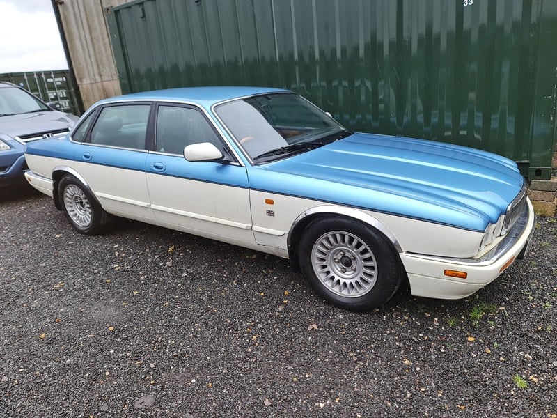Jaguar XJ6 - Automatic 3.2L
