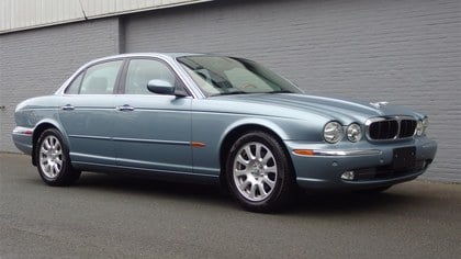 2004 Jaguar XJ8 Very well maintained! (Two owner car)