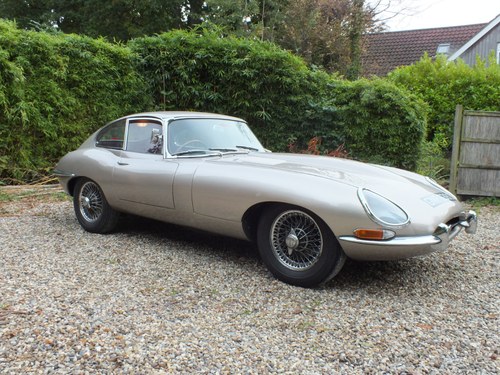 1965 JAGUAR E-TYPE SERIES 1 COUPE OPALESCENT GOLD VERKAUFT