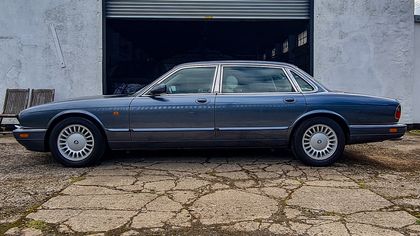 Jaguar XJ X300
