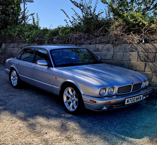 2000 Jaguar XJ X308 XJR