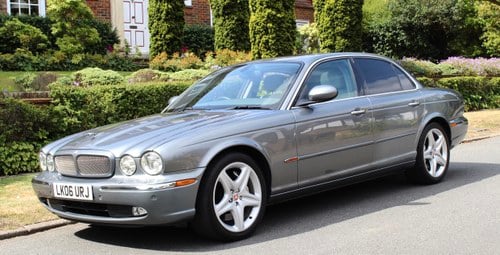 An Exceptional 2006/06 Jaguar XJR 4.2 V8 Supercharged 400bhp Kaufen Bei