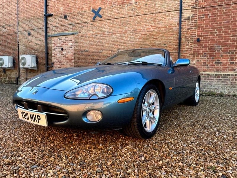 Rapid Classics: Eine Suche. Alle Oldtimer. 28 » Rapid Classics: Eine Suche. Alle Oldtimer. 2000 Jaguar XK X100 XK8