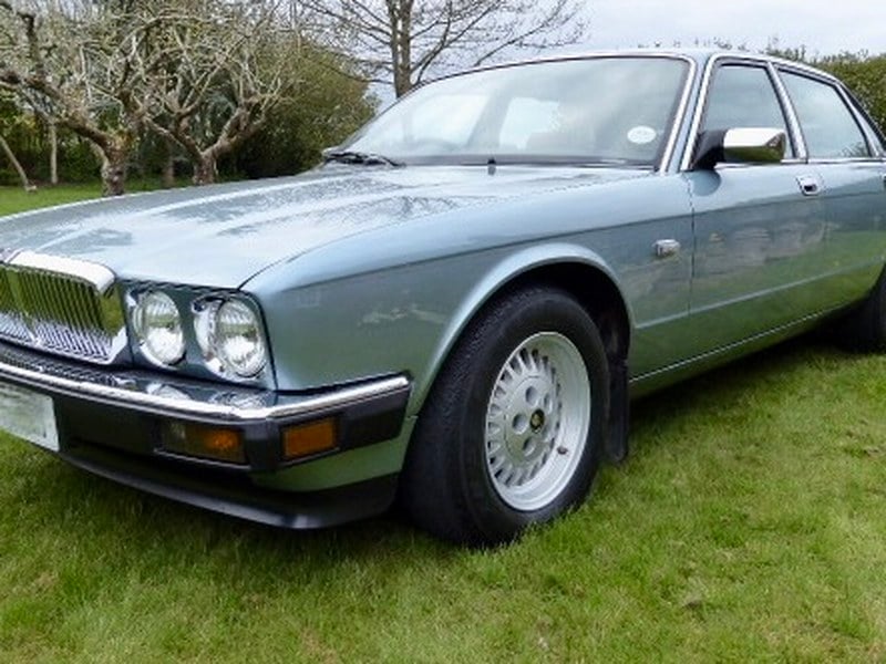Rapid Classics: Eine Suche. Alle Oldtimer. 14 » Rapid Classics: Eine Suche. Alle Oldtimer. Jaguar XJ6 4 Litre (XJ40) The best of the best 19,000 MILES