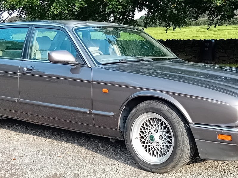 Rapid Classics: Eine Suche. Alle Oldtimer. 25 » Rapid Classics: Eine Suche. Alle Oldtimer. 1995 Jaguar XJ X300 XJ6
