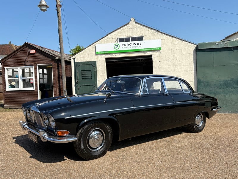 Rapid Classics: Eine Suche. Alle Oldtimer. 8 » Rapid Classics: Eine Suche. Alle Oldtimer. Jaguar Mk10 4.2, factory black, 65,000 miles