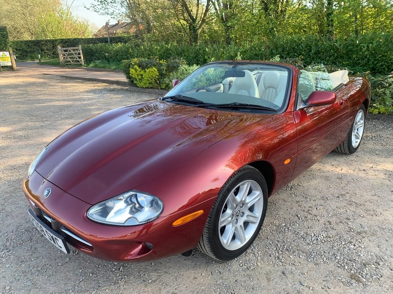 Rapid Classics: Eine Suche. Alle Oldtimer. 27 » Rapid Classics: Eine Suche. Alle Oldtimer. 1996 Jaguar XK X100 XK8