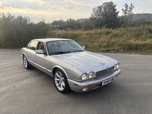 2000 Jaguar XJ X308 XJR