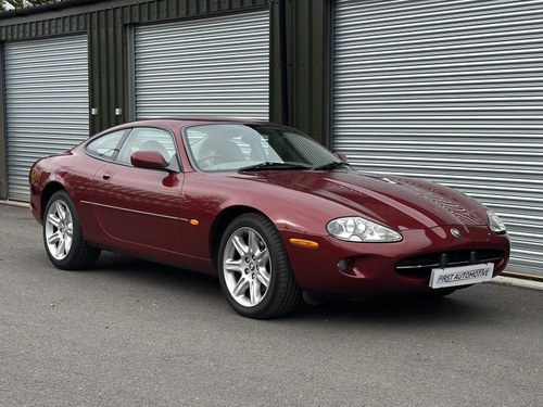 1999 Jaguar XK8 4.0 Coupe 2dr Petrol Automatic (281 gkm, 290 bhp) VERKAUFT