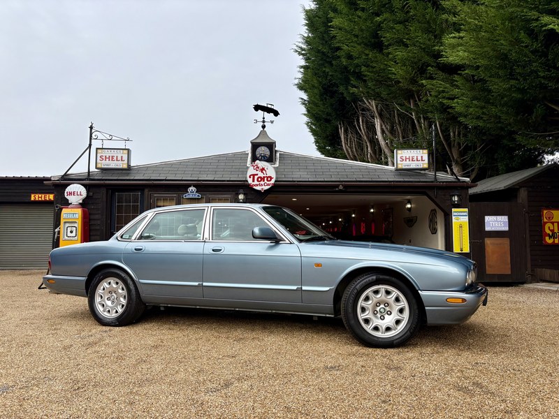 JAGUAR XJ8 3.2 EXECUTIVE
