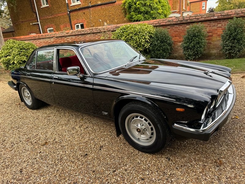 1981 JAGUAR XJ6 SERIES III 4.2 AUTO *ONLY 16,000 MILES*