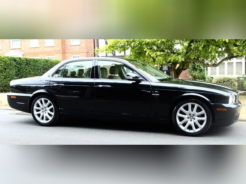 STUNNING XJ 4.2 V8 Executive 300BHP X358 "Final Edition"