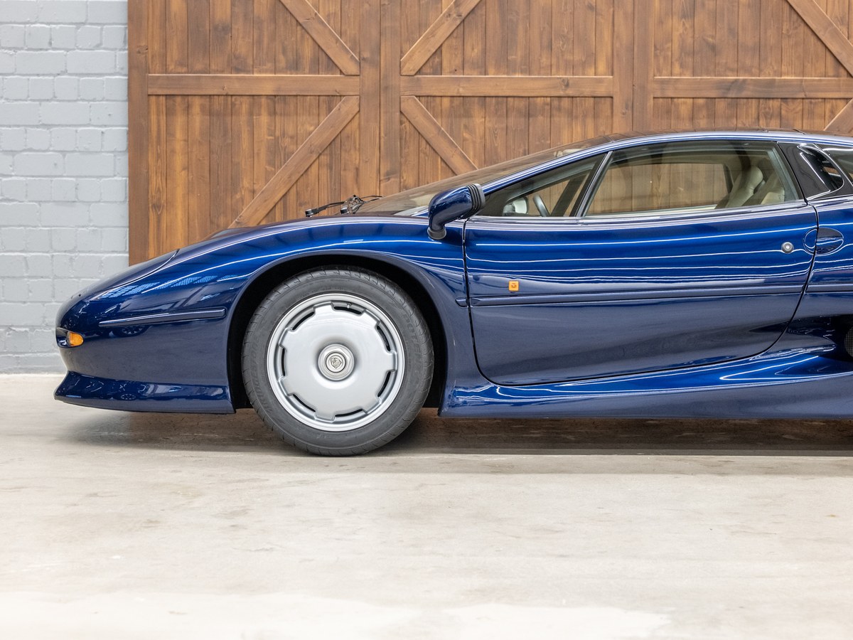 1995 Jaguar XJ220 Bleu Manuel 5 Vitesses Conduite Gauche In 1995-jaguar-xj220-bleu-manuel-5-vitesses-conduite-gauche-in