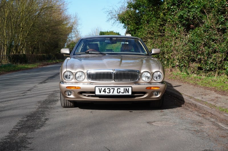 1999 Jaguar XJ - 2 1999 Jaguar XJ - 2