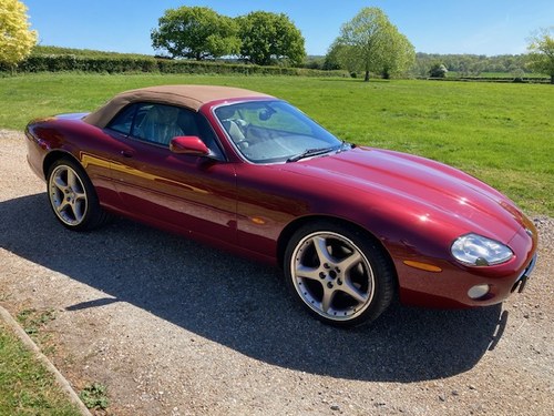 2002 Jaguar XK8 Convertible, 1 owner, 14000 miles ! Te koop