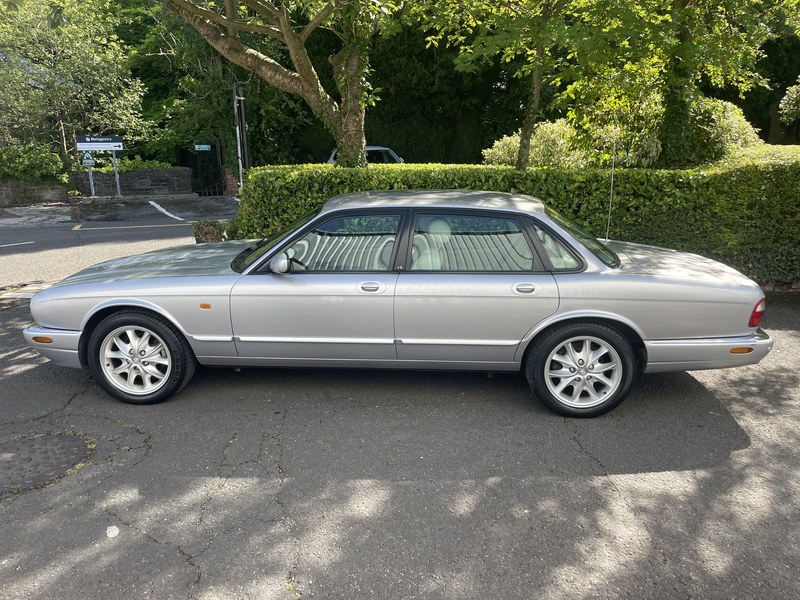 2001 Jaguar XJ - 2 2001 Jaguar XJ - 2