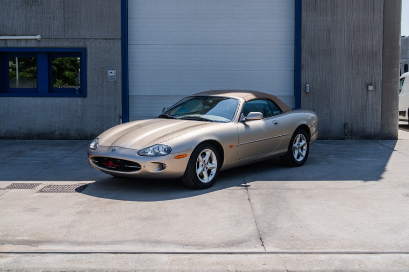 2000 Jaguar XK - 2 2000 Jaguar XK - 2