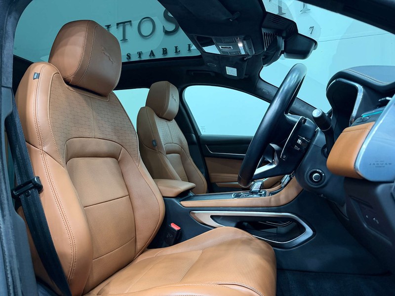 2023 Jaguar F-Pace - 2 2023 Jaguar F-Pace - 2