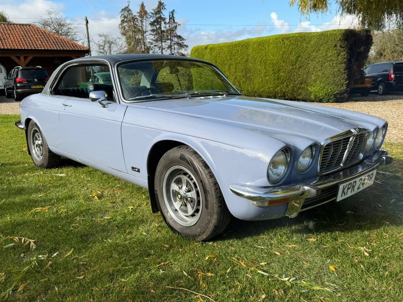 1975 Jaguar XJ - 1 1975 Jaguar XJ - 1