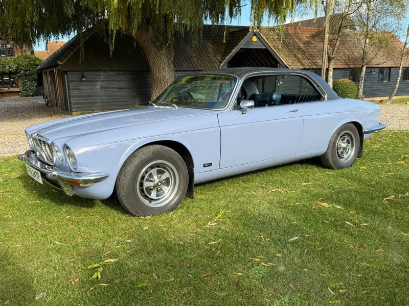 1975 Jaguar XJ - 2 1975 Jaguar XJ - 2