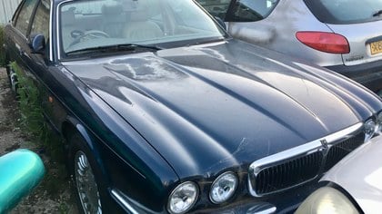 Jaguar XJ8 3.2 V8 Auto Comprehensive History