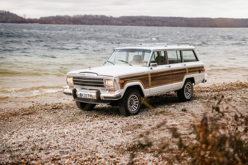 1988 Jeep Grand Wagoneer V8 360 cui / The first luxury SUV