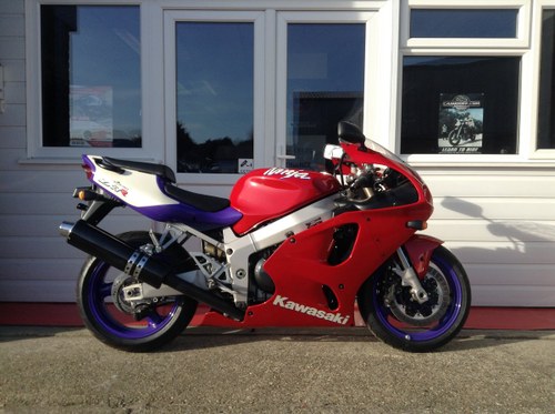 1997 Kawasaki ZX-7R P2. Only 2500 Miles. Immaculate In vendita
