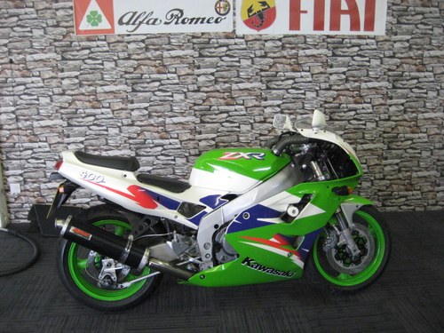 1997 P-reg Kawasaki ZXR400 finished in green and white For Sale