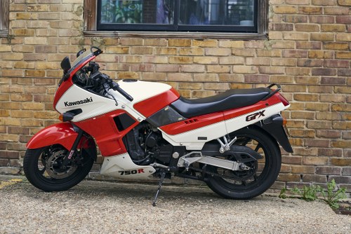 1987 KAWASAKI GPX 750R -  only 25000miles - £2000 For Sale