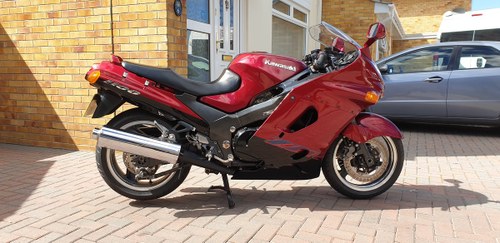 1999 Kawasaki zzr1100 with luggage. 1 owner. Full mot  For Sale