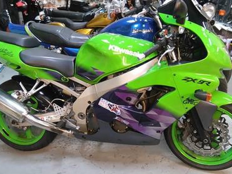 KAWASAKI ZX9R.