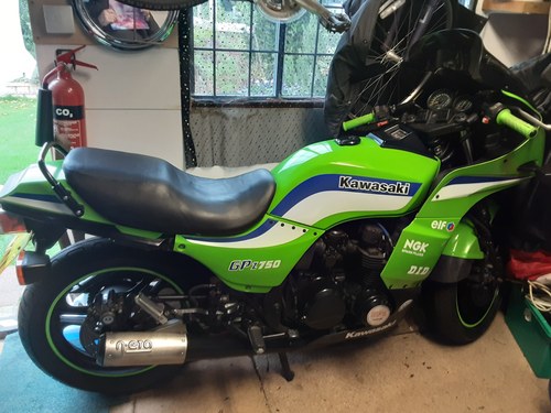 1989 Kawasaki GPZ 750-09/03/2022 Till salu på auktion
