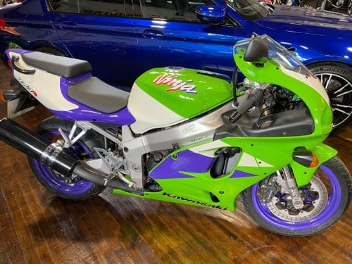 IMMACULATE ONLY 1,496 MILES KAWASAKI NINJA ZX-7R ZX7R