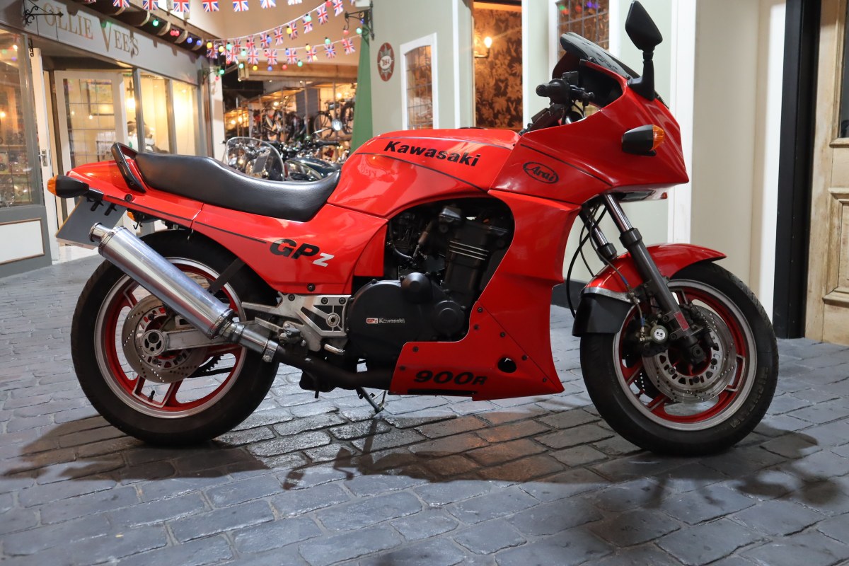 1985 Kawasaki GPZ 900 in United Kingdom For Sale by Auction Car